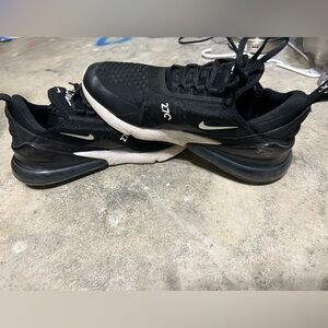 Nike air 270’s woman size 10